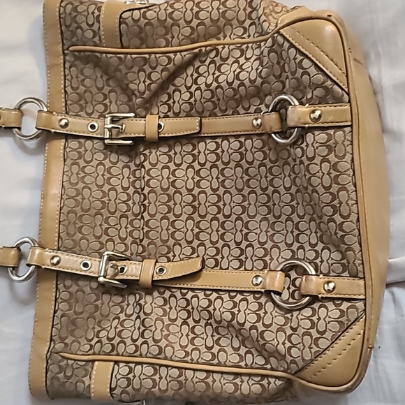 Medium coach shoulder bag brown. 10 in wide 8 in deep - Picture 4 of 5